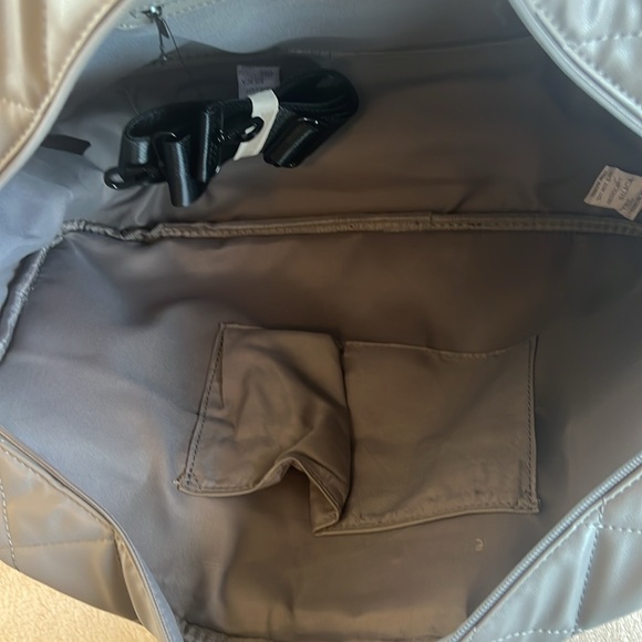 NWT, Gilda Paris Quilted Weekender Bag.Gray - Picture 4 of 11